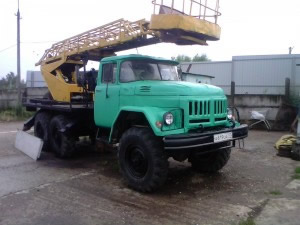 автомобиль ЗИЛ-131 с автовышкой