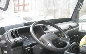 комфортабельная кабина Isuzu NQR75 с заводскими решениями