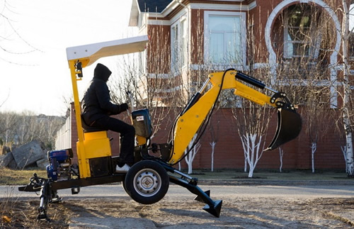 особенности управления моделью HBP-13 прицепного мини-экскаватора